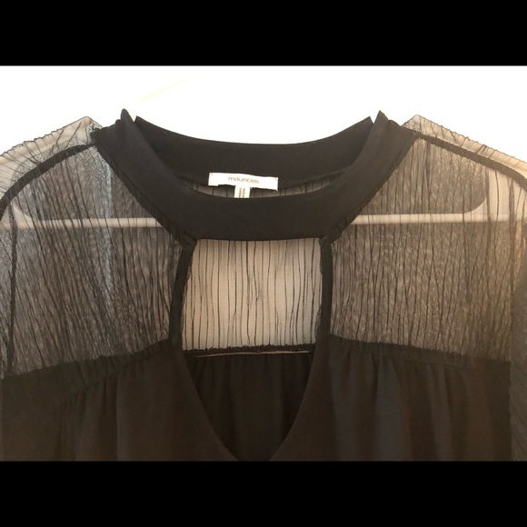 NWOT Maurices Black Blouse with mesh shoulders and sleeves plus size 1 (16-18) - Picture 4 of 7